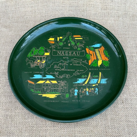 Nassau and Bahamas Lacquered Trays - Picture 2 of 15